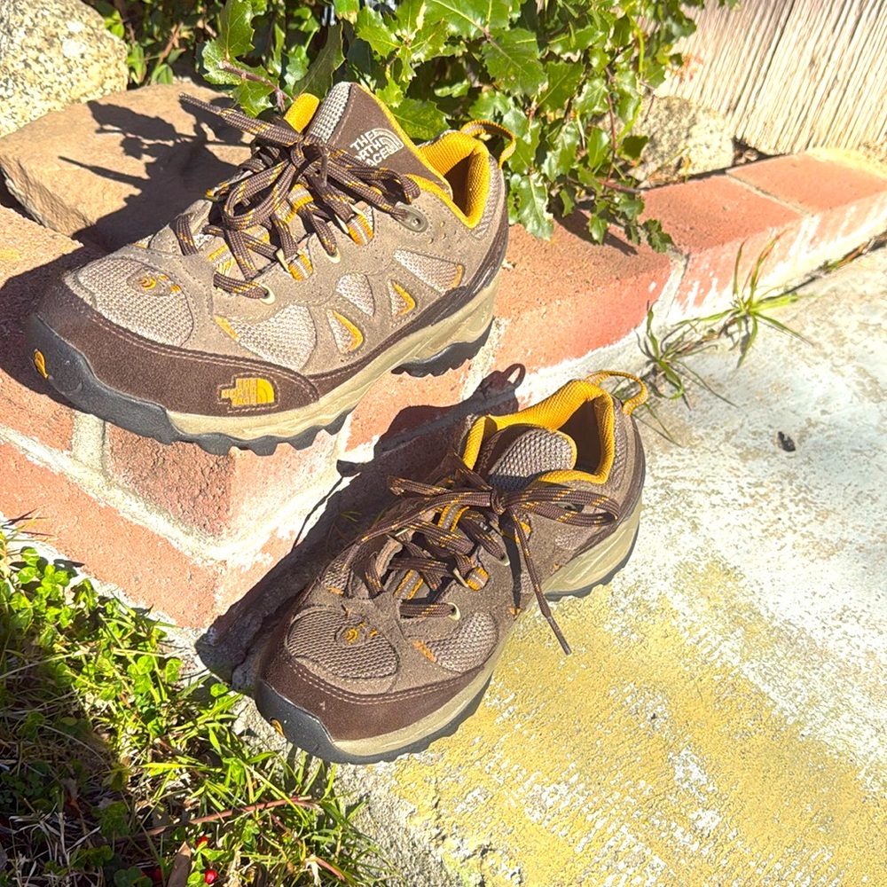 Men’s size 8 north face hiking shoe women’s size 10 shoe